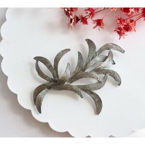80's Textured Floral | Foliage | Leaf Shaped Silver T Vintage Lapel Brooch Pin